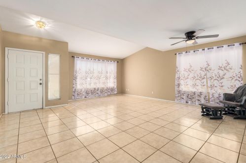 1102 Behrend Dr, Phoenix AZ 85050-3992 exterior