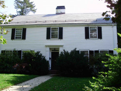 8 Pickwick Rd, Newton, MA 02465-2819