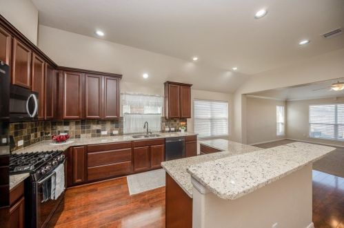 9006 Bonbrook Bnd Ln, Richmond TX 77469-4730 exterior