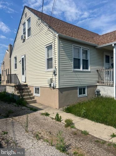 13 Carpenter St, West Deptford, NJ 08096-2614