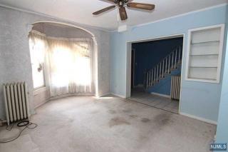76 Davis Ave, Kearny, NJ 07032-3328