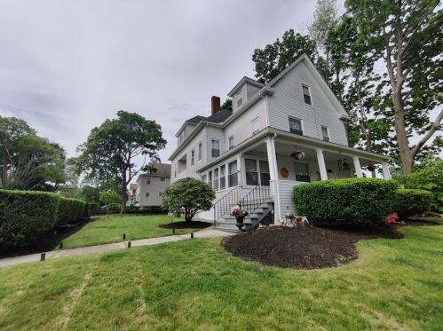 469 Grove St, Worcester, MA 01605-1213