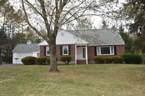 1480 Mammoth Rd, Dracut, MA 01826-1123