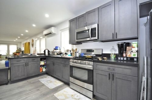 69 Town Hill St, Quincy MA 02169-6429 exterior