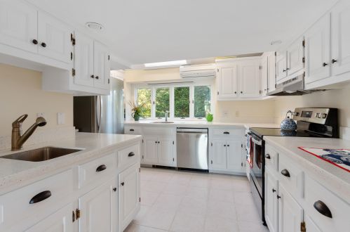 65 Morris Is Rd, Chatham MA 02633-2526 exterior