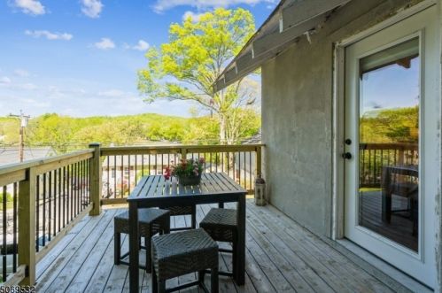 454 Skyline Lk Dr, Skyline Lakes NJ 07456-1917 exterior