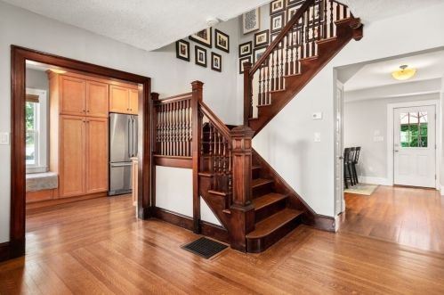 2054 Beacon St, Newton MA 02468-1445 exterior