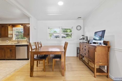 32 Deacon Pl, Cresskill NJ  07626-1139 exterior