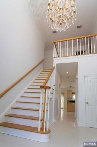 281 County Rd, Cresskill NJ  07626-1622 exterior