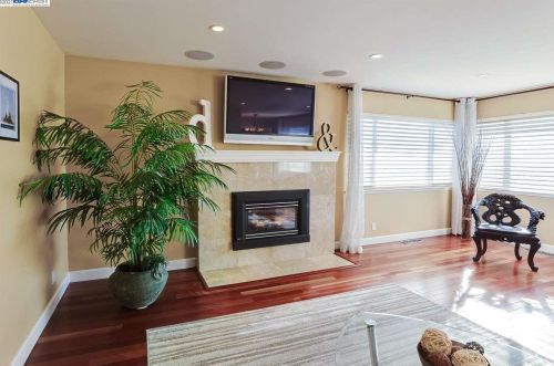 1476 Regent Dr, San Leandro CA 94577-5323 exterior