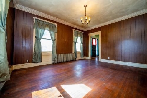 93 Grv St, Fall River MA 02720-5008 exterior