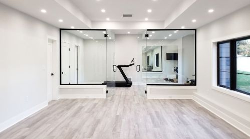 1056 Greendale Ave, Needham MA 02492-4726 exterior