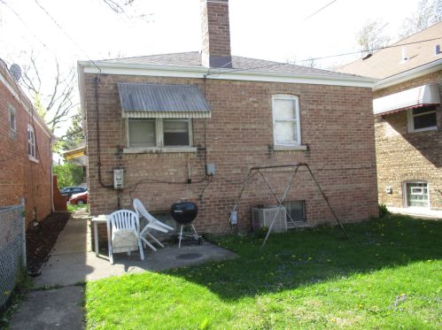 3721 Grove Ave, Forest View, IL 60402-3905