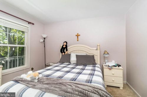 15 Sussex Dr, Carlisle PA 17013-4804 exterior