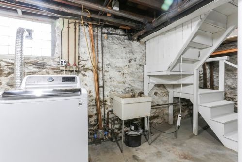 11 Hadwen Ln, Worcester MA 01602-2613 exterior