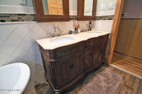 1062 Lakehurst Ave, Jackson Twp NJ 08527-5250 exterior