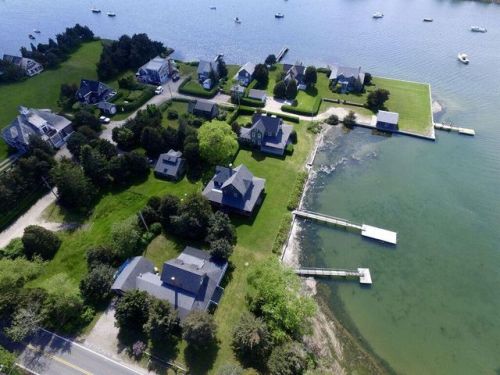 36 Nashawena St, Falmouth MA  02540-2142 exterior