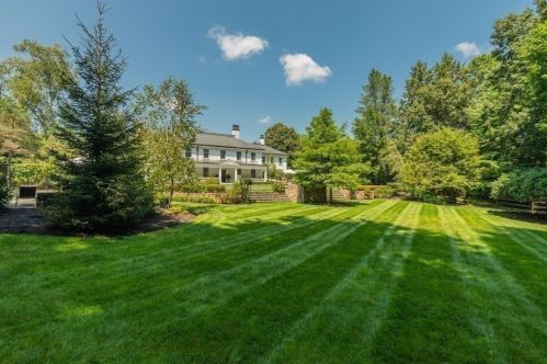 15 Mansion Dr, Topsfield MA 01983-1109 exterior