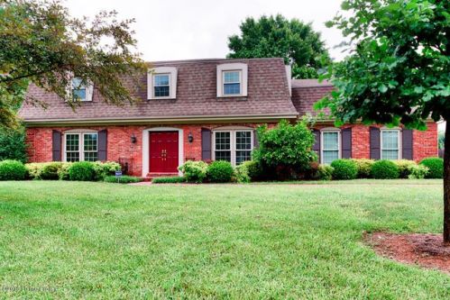 8907 Peterborough Dr, Louisville, KY 40222-5223