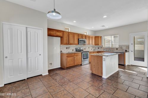 9118 Cypress St, Phoenix AZ 85003-1106 exterior