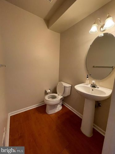 8 Coachlight Dr, Erial NJ 08081-5609 exterior