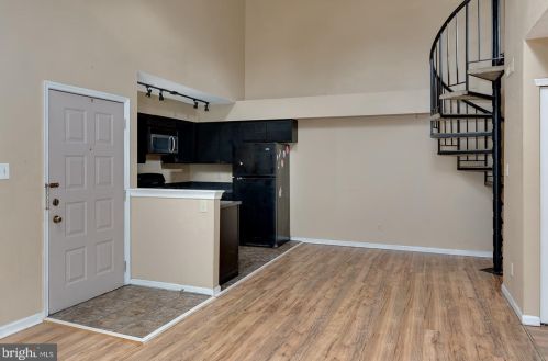 1016 Tristram Cir, West Deptford NJ 08051-2262 exterior