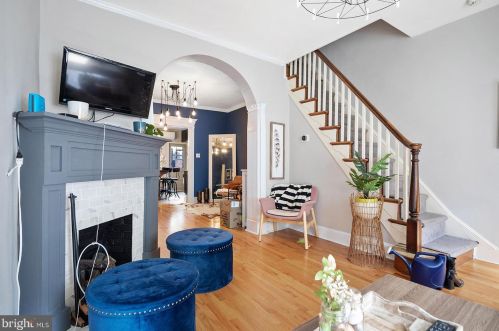 755 6th St, Philadelphia, PA 19147-3037