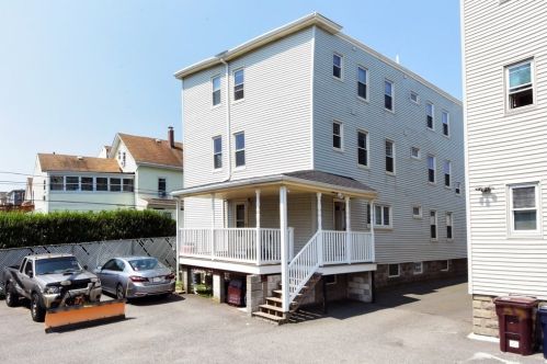 49 Highland Ave, Everett MA 02149-1434 exterior