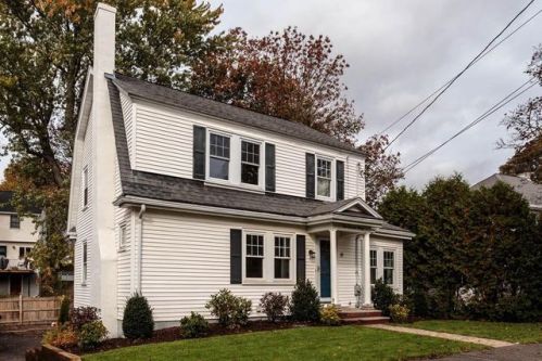 590 Pleasant St, Milton MA  02186-4818 exterior