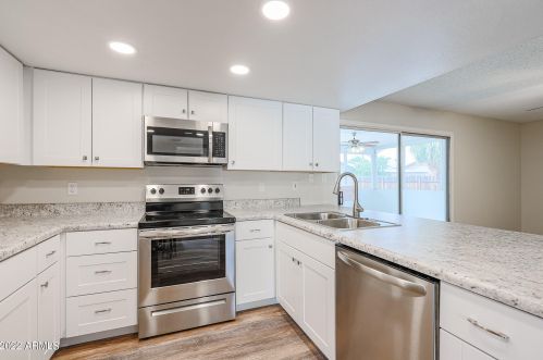 4128 86th Ave, Phoenix, AZ 85037-2114