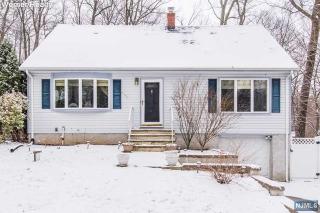 17 Channing Dr, Skyline Lakes, NJ 07456-2506