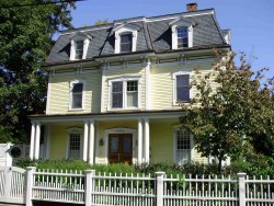 19 Woodbine St, Newton MA 02466-1808 exterior