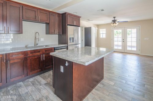 1724 Clarendon Ave, Phoenix AZ 85033-4121 exterior