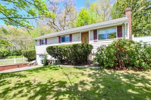 479 Lowell St, Peabody, MA 01960-1329