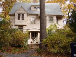 38 Hyde St, Newton, MA 02461-1204