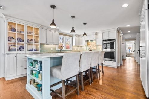 17 Bel Air Rd, Hingham MA 02043-1210 exterior