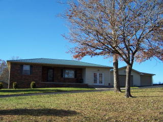 2960 Hanging Limb Rd, Monterey TN  38574-3657 exterior