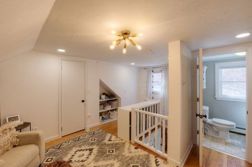 31 Indian Lk Pkwy, Worcester MA 01605-1215 exterior