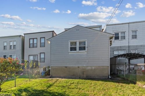 276 Hickory St, Kearny NJ  07032-3422 exterior