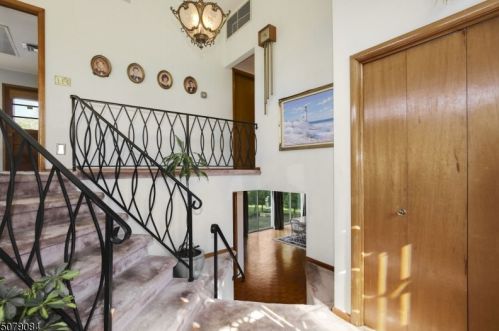 21 Jaclyn Dr, East Hanover, NJ 07936-1616