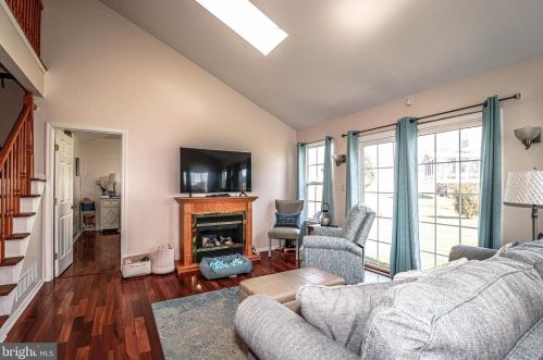 9 Canal Vw Dr, Trenton NJ 08648-1319 exterior