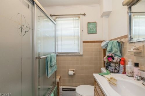 54 Meacham St, Belleville NJ 07109-1935 exterior