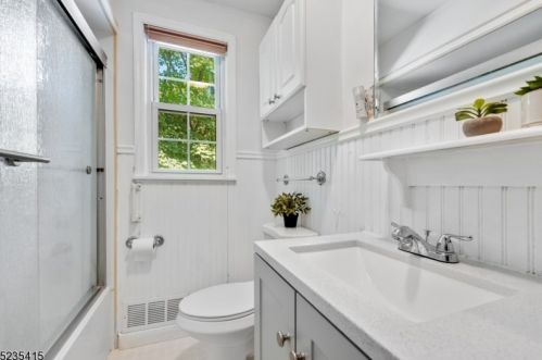 27 Ridgedale Ave, East Hanover NJ 07936-1804 exterior