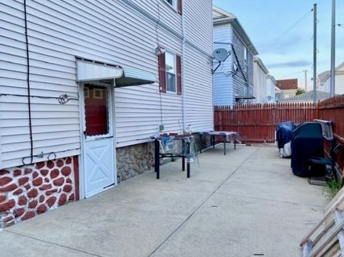 170 Query St, New Bedford MA 02745-6030 exterior