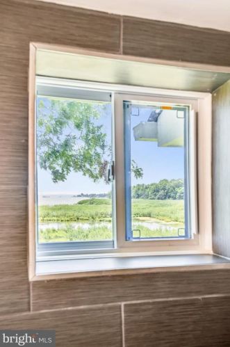 1525 Bay Dr, Shady Side MD exterior