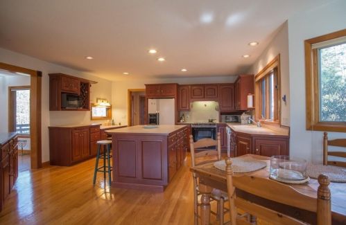 61 Vly Rd, Amherst MA 01002-9717 exterior