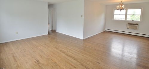 17 Mckinley Ave, East Hanover, NJ 07936-2907