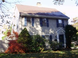 87 Manchester Rd, Newton, MA 02461-1132