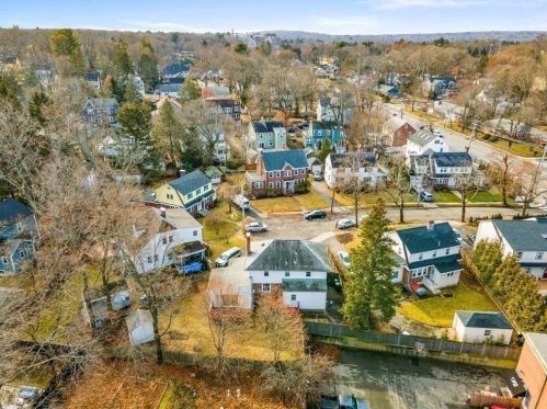 18 Angier Cir, Newton MA 02466-2901 exterior