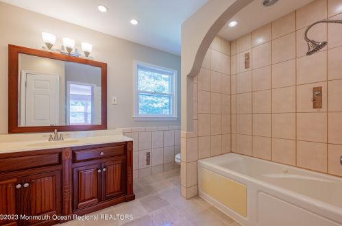 20 Bittersweet Dr, Jackson Twp NJ 08527-4922 exterior